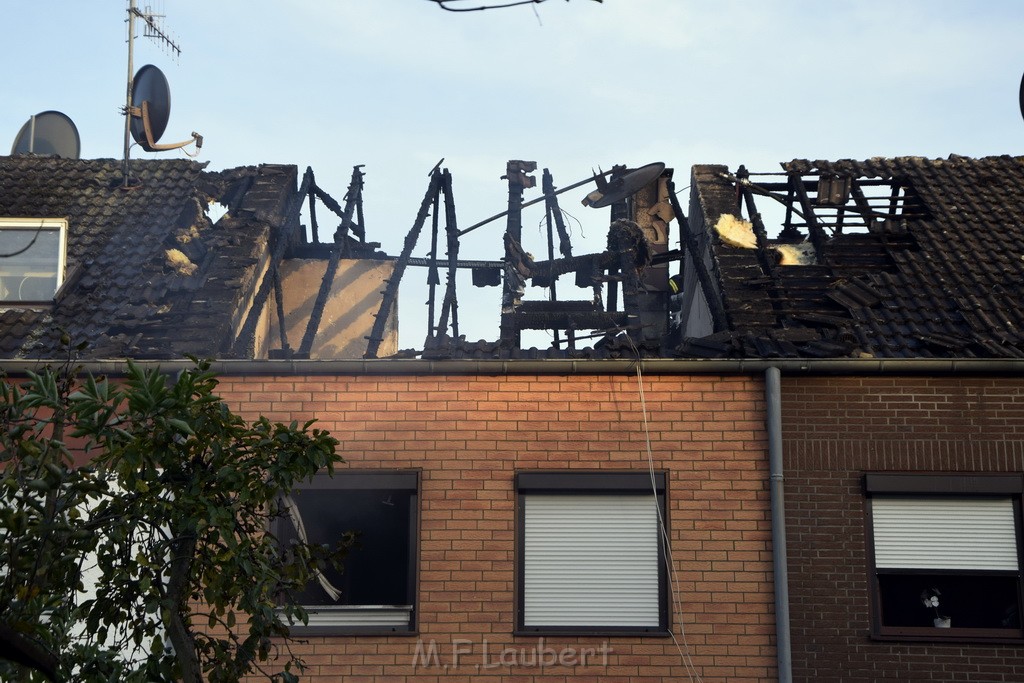 Feuer 2 Vollbrand Reihenhaus Roggendorf Berrischstr P039.JPG - Miklos Laubert